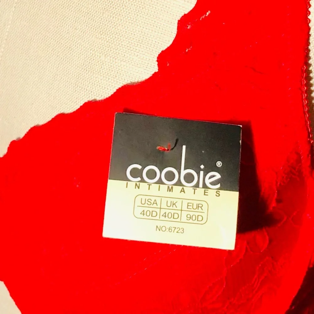 Red bra - Picture 4 of 5